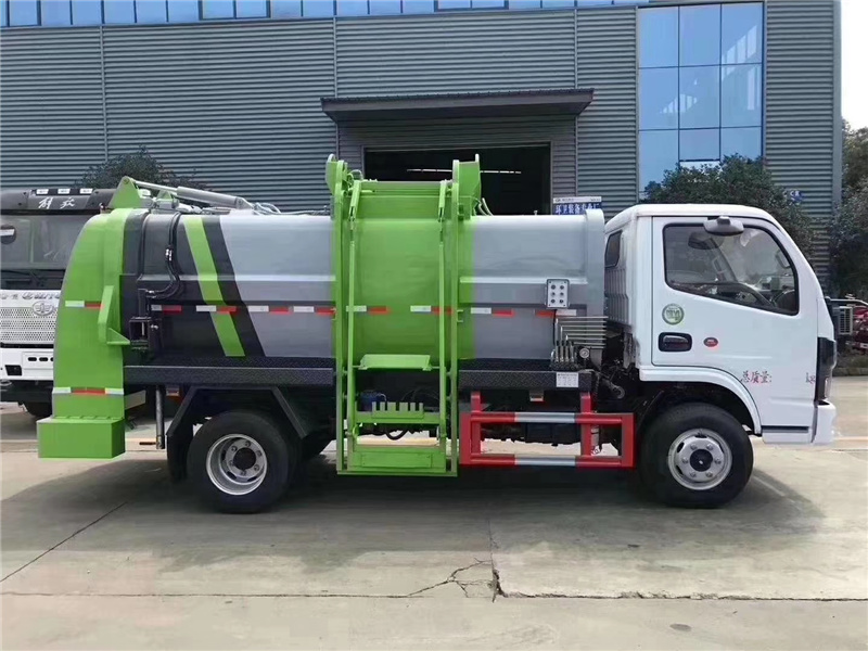 東風(fēng)5方6方餐廚垃圾車(chē)(方罐)