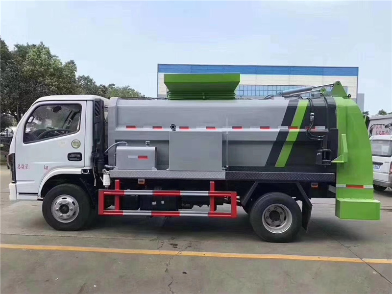 東風(fēng)5方6方餐廚垃圾車(chē)(方罐)